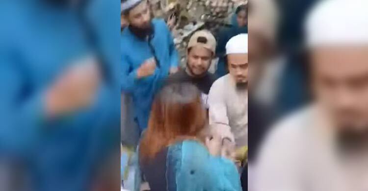 মিরপুরে জুতা কিনতে গিয়ে হেনস্তার শিকার তরুণী, যুবক গ্রেফতার